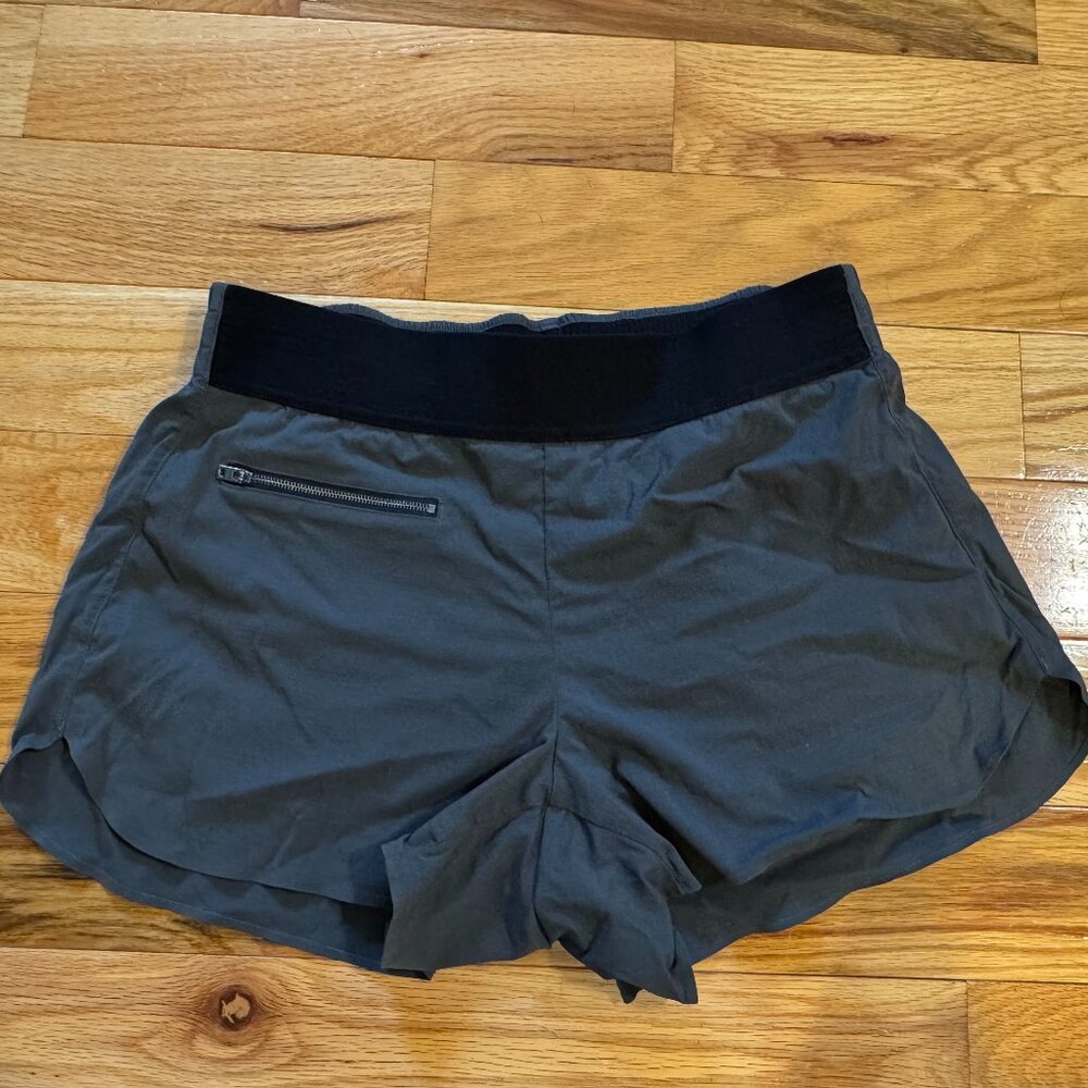 Women's Size 6 Athleta Mod Trekkie Shorts UPF 50+